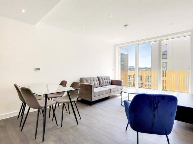 at Folio London, Flat 5, 463 Purley. 2 bed apartment to rent £1,850 pcm £427 pw