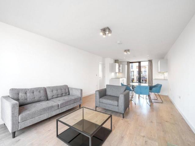 at Folio London, Flat 601. 2 bed apartment to rent £2,800 pcm £646 pw