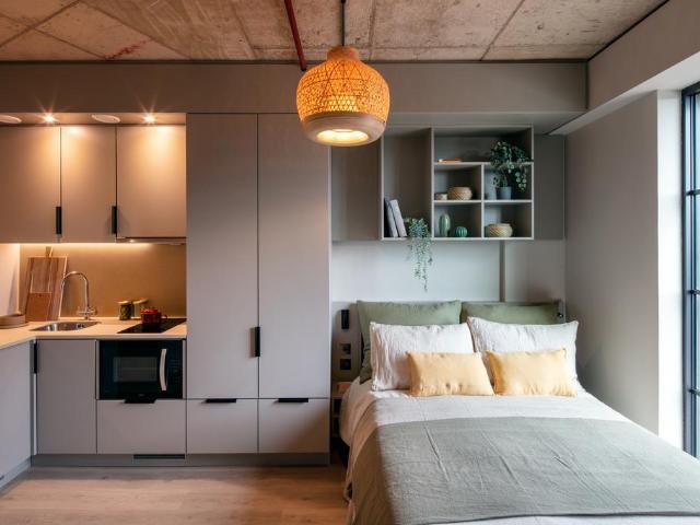 at Folk at Sunday Mills, 21 Trewint. Studio to rent £1,865 pcm £430 pw