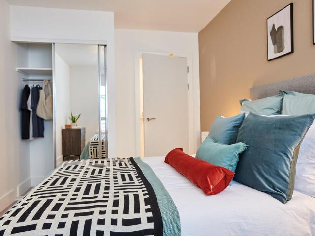 at Fortunes Dock, Flat 53, Nautilus. 2 bed apartment £2,730 pcm £630 pw