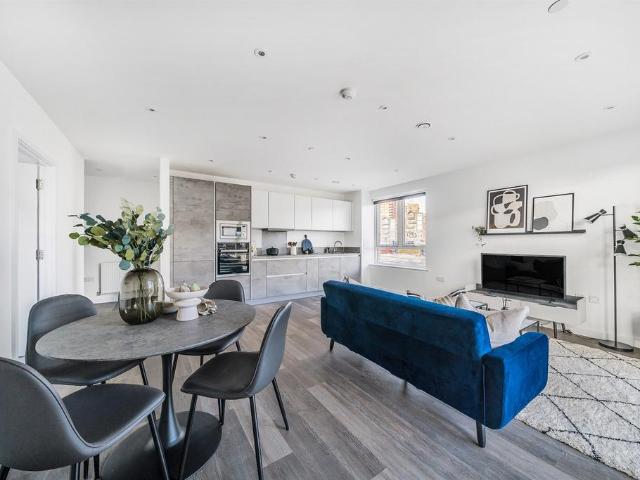 at Fresh Wharf, 805 Pelican House, 42. 2 bed apartment to rent £2,145 pcm £495 pw
