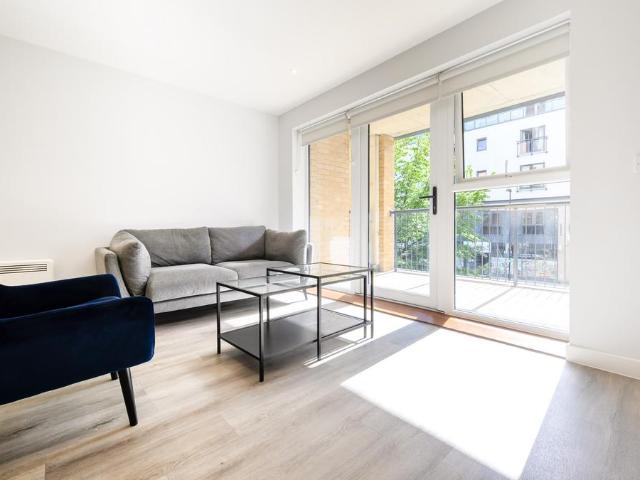 at Gatehouse Apartments, FLAT 84. 2 bed apartment to rent £1,740 pcm £402 pw