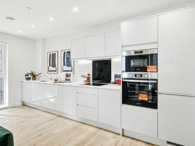 at Goodmayes Square, High Road, Teal. 2 bed flat to rent £2,000 pcm £462 pw