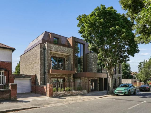at Hanger Lane, 6, 42, Lynton Road W5 2 bed flat to rent £3,325 pcm £767 pw