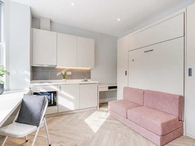 at Hanger Lane, 70 Hanger Lane W5 Studio to rent £1,550 pcm £358 pw