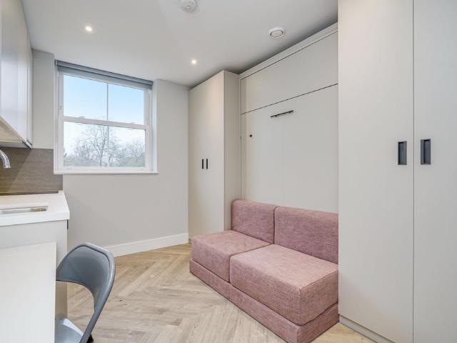 at Hanger Lane, 15 Hanger Lane W5 Studio to rent £1,500 pcm £346 pw