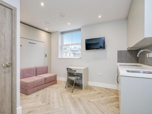 at Hanger Lane, 15 Hanger Lane W5 Studio to rent £1,625 pcm £375 pw