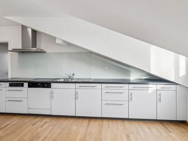 At home in Breitenrain – attic apartment with corner bathtub