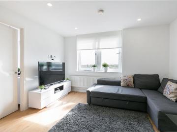 at Lettings, Trafford House. 2 bed apartment to rent £1,475 pcm £340 pw