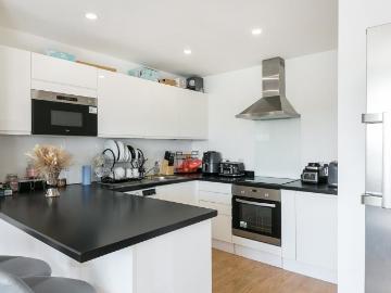 at Lettings, Trafford House. 2 bed apartment to rent £1,475 pcm £340 pw