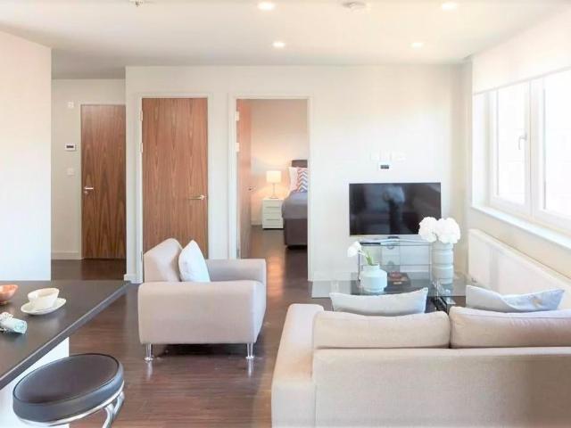at Lettings, Flat 347 Trafford House. 2 bed apartment to rent £1,450 pcm £335 pw