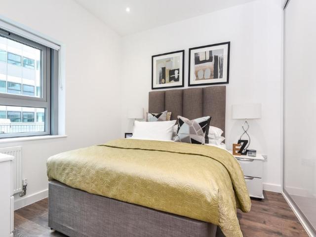 at Lettings, Flat 74, Delta Point. 2 bed apartment to rent £1,700 pcm £392 pw