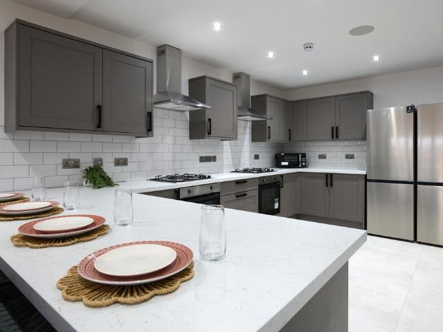 at Lincoln, 103, Monks Road LN2 8 bed terraced house to rent £693 pcm £160 pw