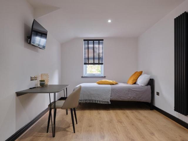 at Lincoln, 5, Westbourne Grove LN1 1 bed in a house share to rent £605 pcm £140 pw