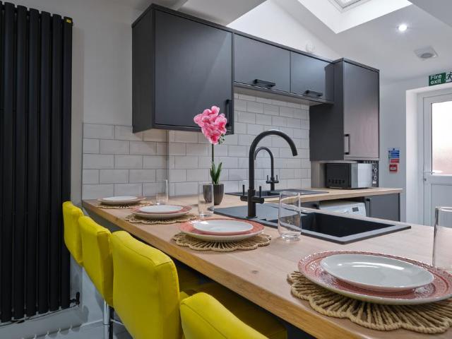 at Lincoln, 5, Westbourne Grove LN1 6 bed terraced house to rent £605 pcm £140 pw