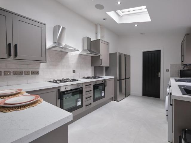 at Lincoln, 94, Avondale Road L15 6 bed terraced house to rent £585 pcm £135 pw