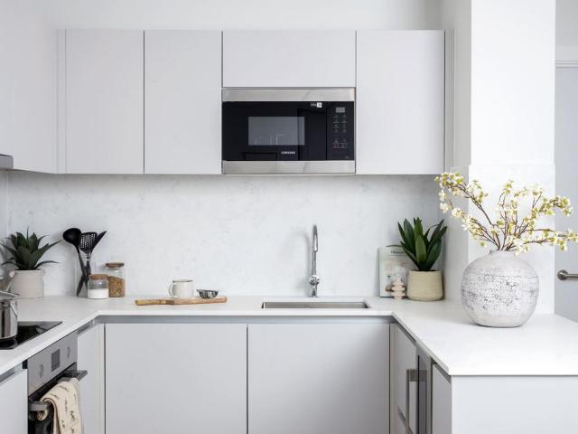 at Lighthaus, Lighthaus, 2 William. 3 bed apartment to rent £2,435 pcm £562 pw