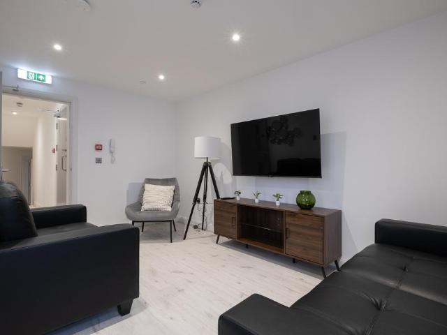 at Liverpool, Flat 1, Aberdeen House. 6 bed house of multiple occupation to rent £3,380 pcm £780 pw
