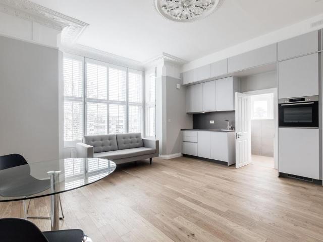 Flat 4 115 Uxbridge Road 1 bed ground floor flat to rent £1,495 pcm £345 pw