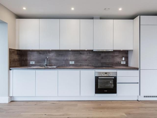at London, Flat 37 Sidcup House 12 18. 2 bed flat to rent £2,000 pcm £462 pw