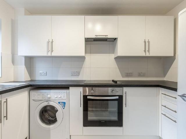 at London, Lambert Court Bushey Grove. 2 bed flat to rent £1,475 pcm £340 pw
