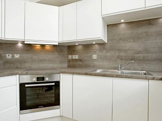 at London, St Peters Court 99 Cephas. 2 bed flat to rent £2,450 pcm £565 pw