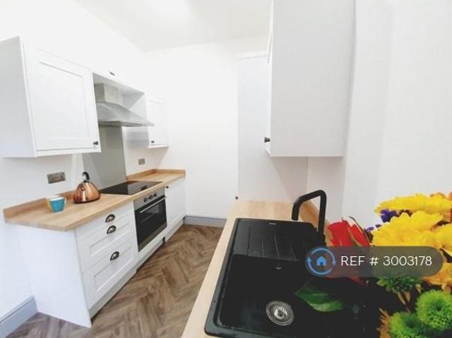 At, Long Eaton, Nottingham, NG10 2 bed flat to rent £800 pcm £185 pw