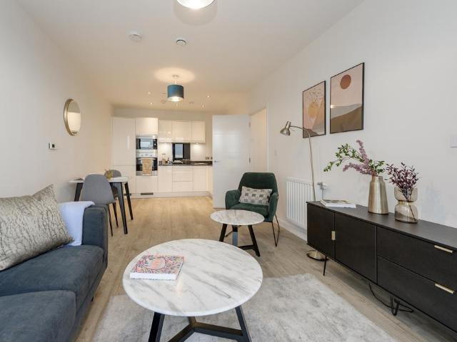 at Manchester, Viscount House, 8. 1 bed flat to rent £1,950 pcm £450 pw