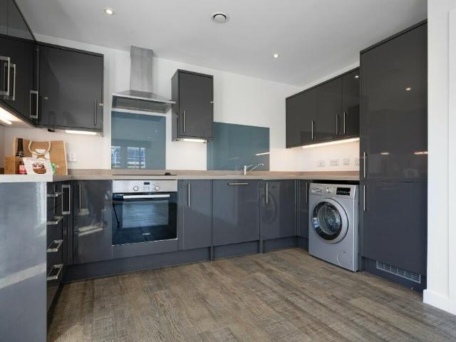 at Market Quarter, 102, 45 Bernard. 2 bed flat to rent £1,621 pcm £374 pw