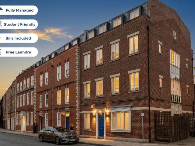 at Nationwide, Flat 1, 92, Redcliff. 4 bed flat to rent £3,207 pcm £740 pw