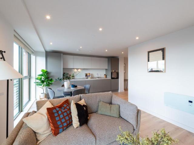 at Property Sense, Apartment 0307. 2 bed apartment to rent £1,470 pcm £339 pw