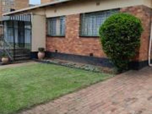 at rosettenville ext> in quiet area.
