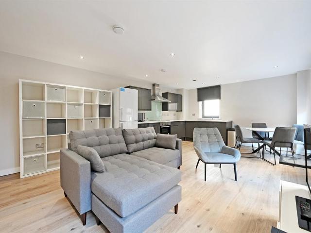 at Sheffield, 106 West One Reflect. 4 bed apartment to rent £1,872 pcm £432 pw