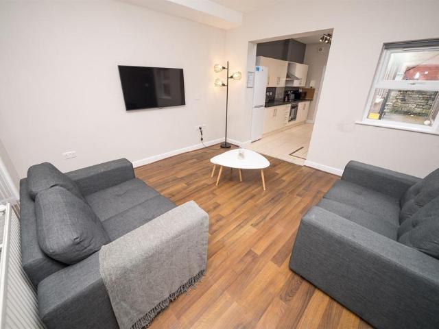 at Sheffield, 117 Gell Street S3 5 bed house to rent £2,210 pcm £510 pw