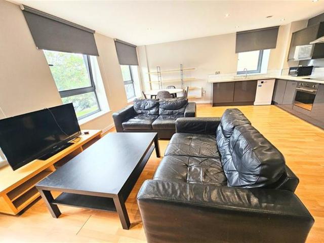at Sheffield, 205 West One Reflect. 4 bed apartment to rent £1,890 pcm £436 pw