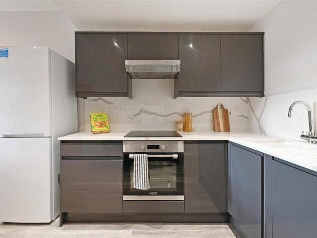 at Sheffield, 25 Huttons Buildings. 2 bed apartment to rent £1,095 pcm £253 pw