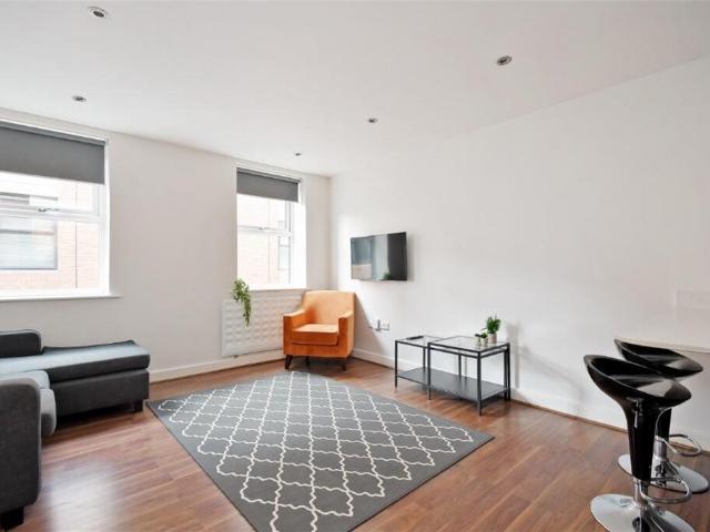 at Sheffield, 5 Porterbrook Central. 1 bed apartment to rent £900 pcm £208 pw