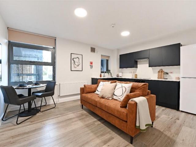at Sheffield, Apartment 15. 3 bed apartment to rent £409 pcm £94 pw