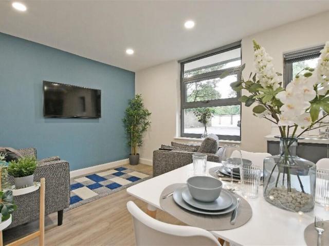 at Sheffield, Apartment 13. 2 bed apartment to rent £1,095 pcm £253 pw
