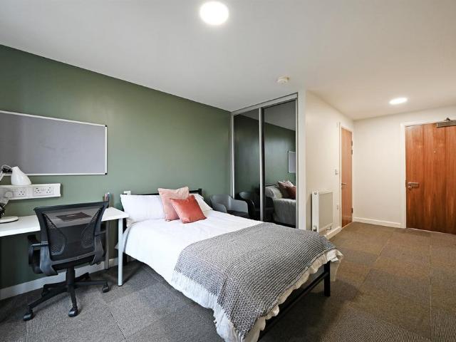 at Sheffield, Apartment 201. 4 bed apartment to rent £1,480 pcm £342 pw