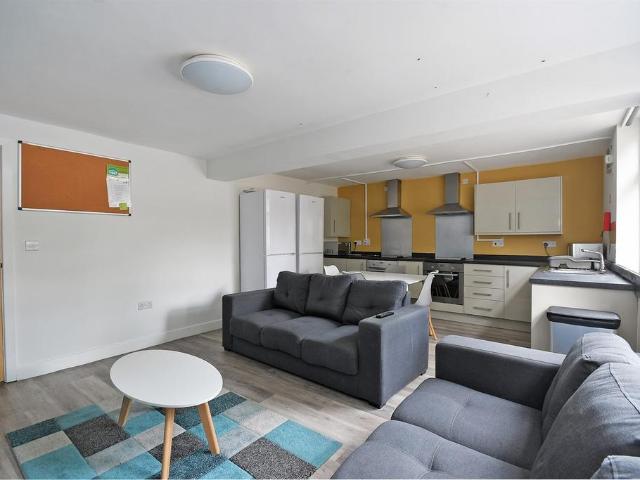 at Sheffield, Apartment 60. 3 bed apartment to rent £1,357 pcm £313 pw