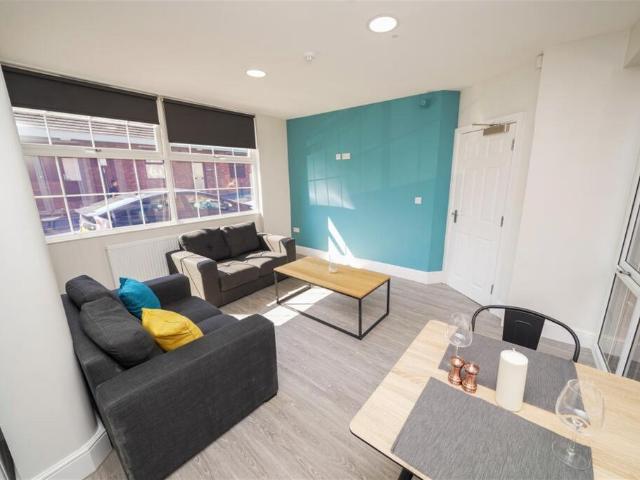 at Sheffield, Flat A, 212 Broomhall. 4 bed apartment to rent £1,647 pcm £380 pw