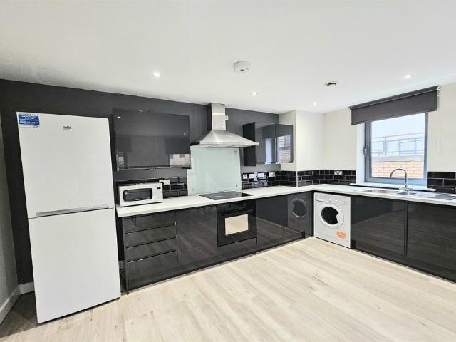 at Sheffield, G07 West One Reflect. Studio to rent £1,175 pcm £271 pw