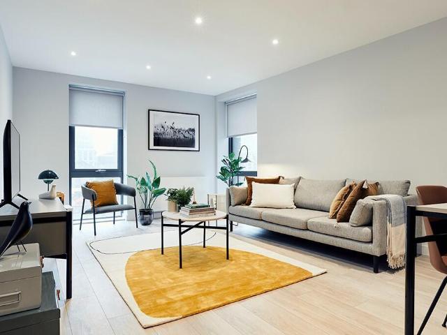 at Solasta Riverside, 20 Clyde Pl G5 3 bed apartment to rent £2,175 pcm £502 pw