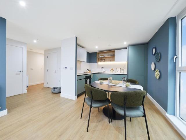 at Stafford Yard, Stafford Avenue. Studio to rent £1,530 pcm £353 pw