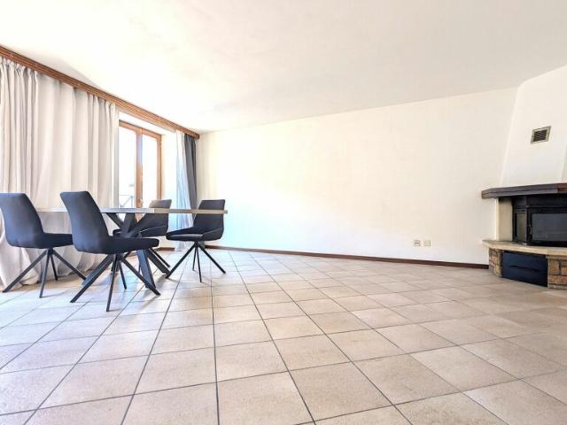 Atmosfera unica con camino e layout personalizzabile