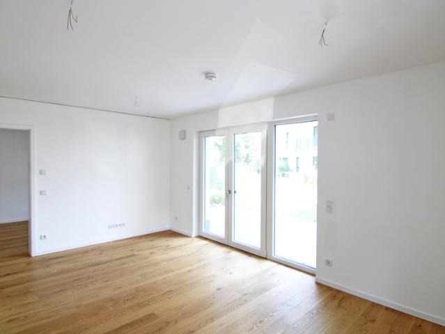 Atmosphärischer Altbauklassiker mit Dielen und EBK tolle Lage Radickestraße!