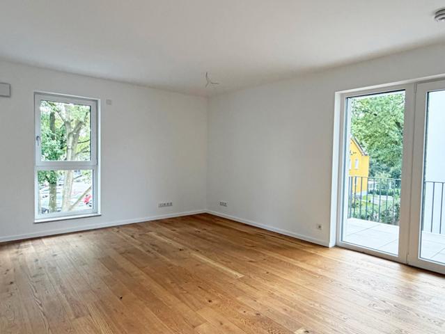 Atmosphärischer Altbauklassiker mit Dielen und EBK tolle Lage Radickestraße!