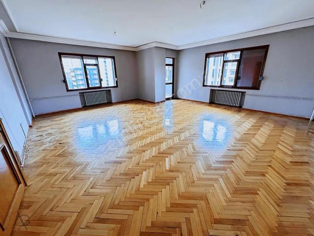 Atölyeden Erenköy Minibüste 150m2 Net 4+1 Balkonu Güvenlikli