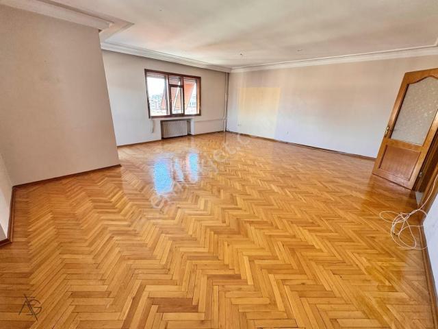 Atölyeden Erenköy Minibüste 150m2 Net 4+1 Kiralık Boş Daire